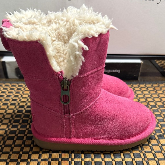 Koolaburra Fuchsia Little Girl Boots SZ 9- Box 12 - Picture 2 of 6